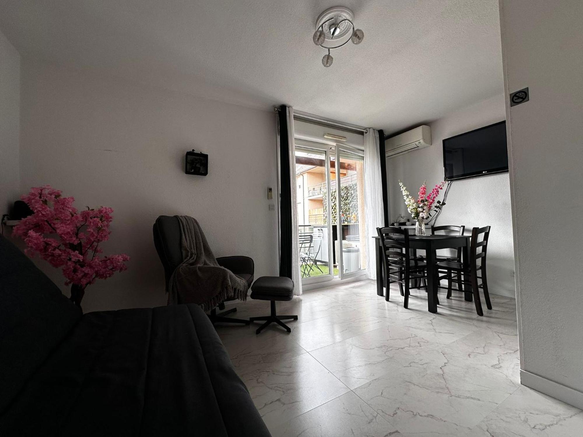 Ararat Appartement Lourdes Buitenkant foto