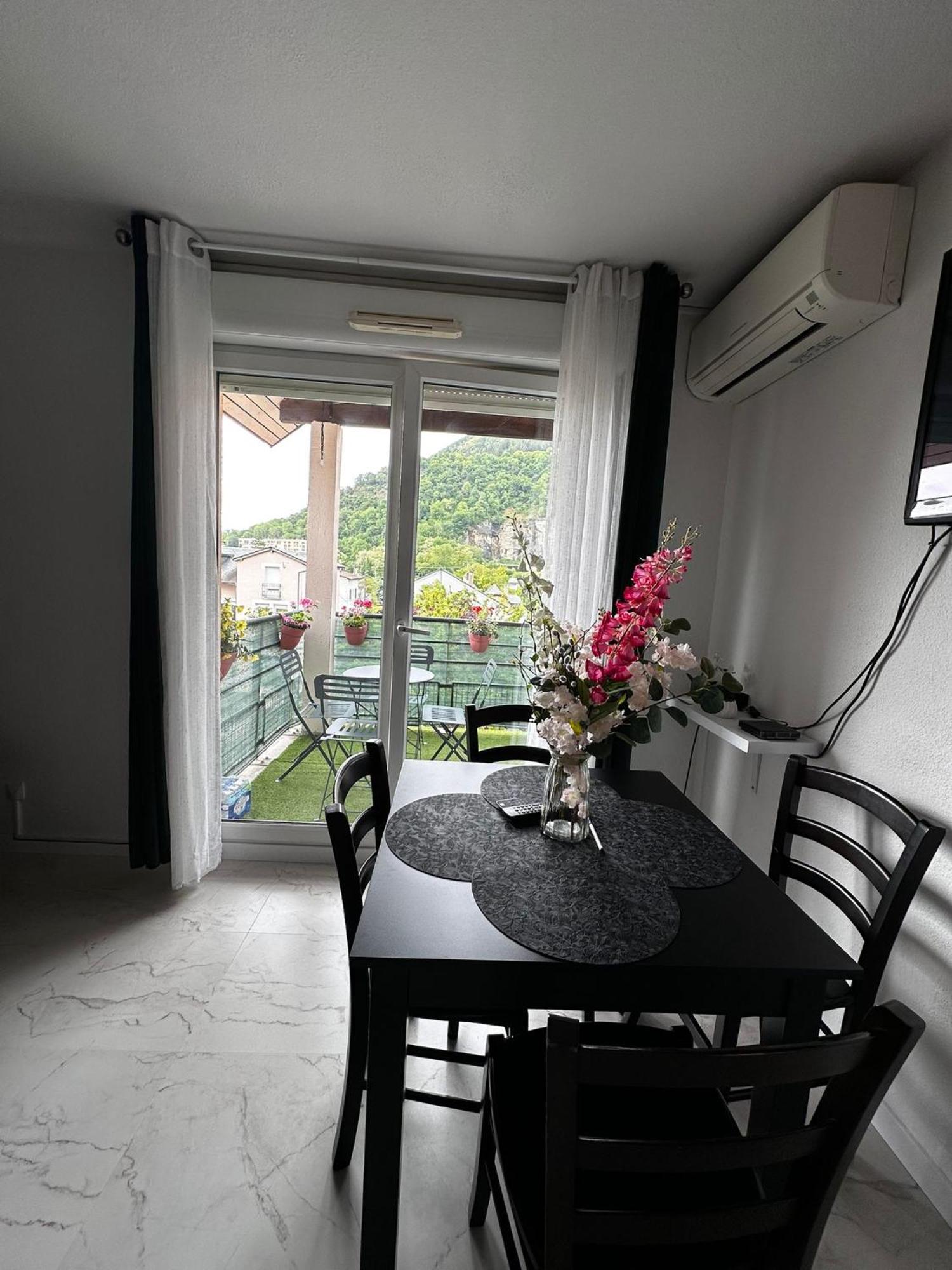 Ararat Appartement Lourdes Buitenkant foto