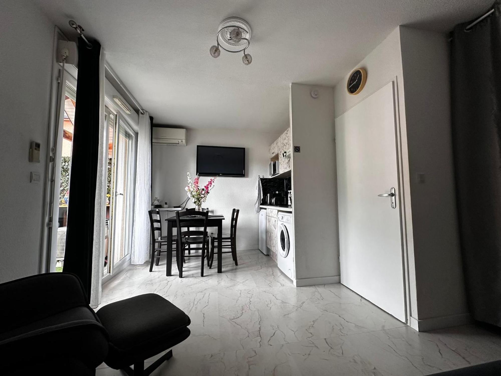 Ararat Appartement Lourdes Buitenkant foto