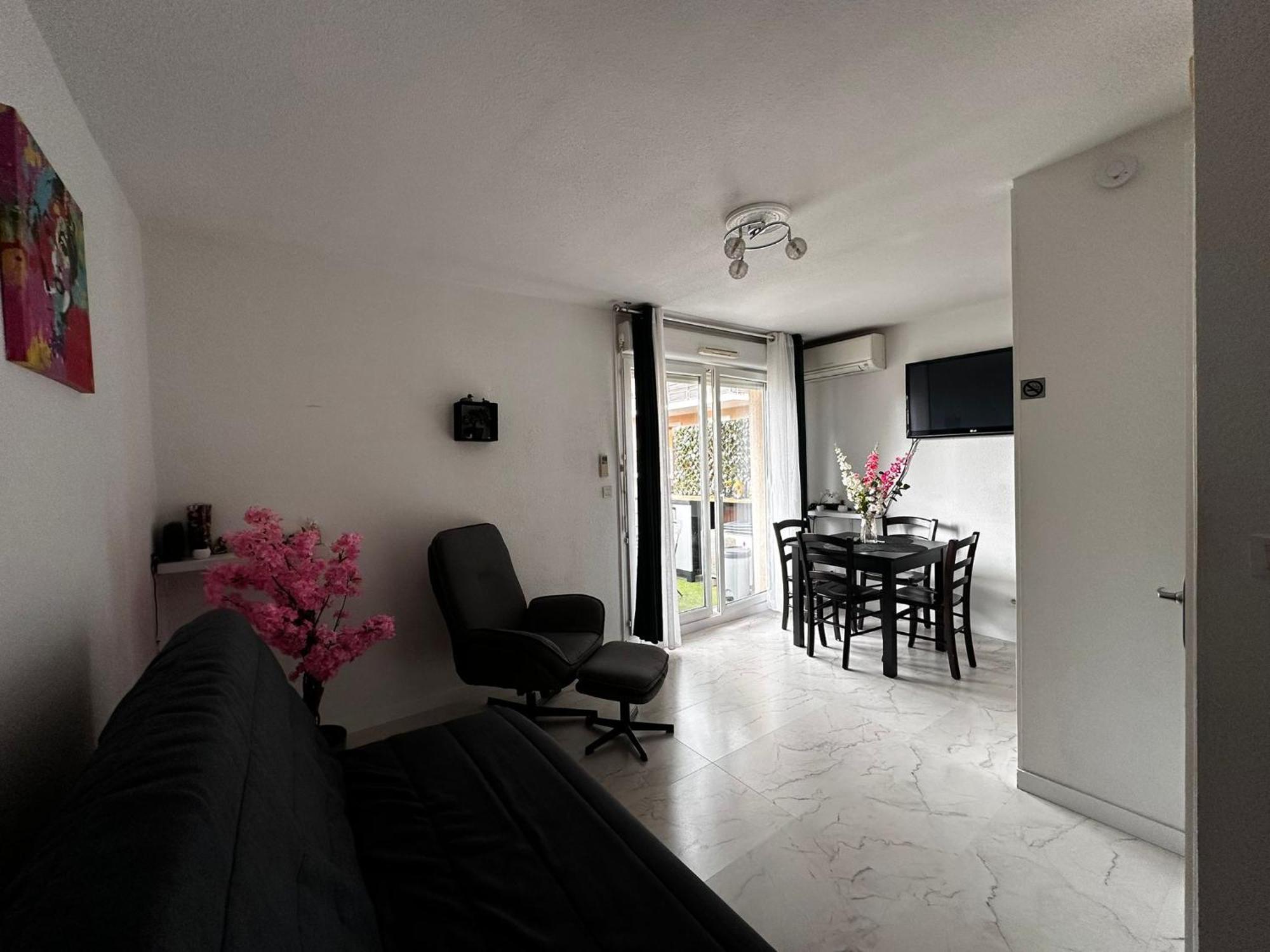 Ararat Appartement Lourdes Buitenkant foto