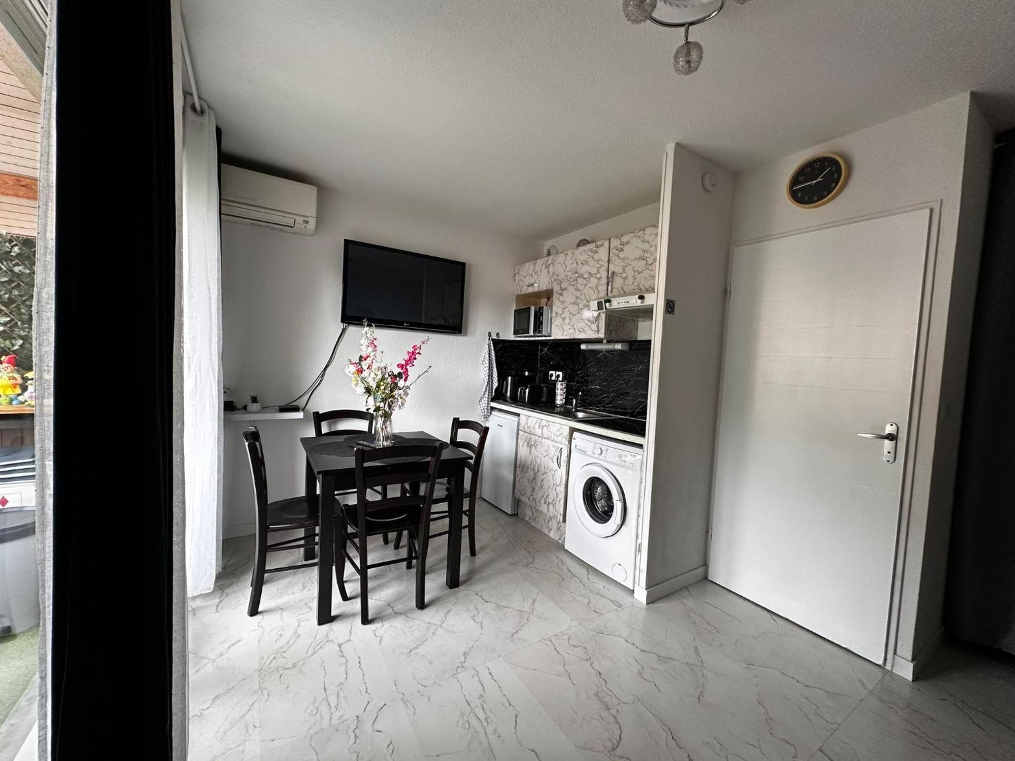 Ararat Appartement Lourdes Buitenkant foto